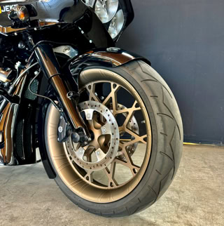 Road Glide ST Fat Lady Rockford Fosgate Fat Tire Projekt31