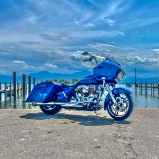 Harley Davidson Road Glide Special Die blaue Elise