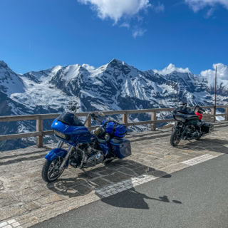 Harley Davidson Road Glide Special Die blaue Elise