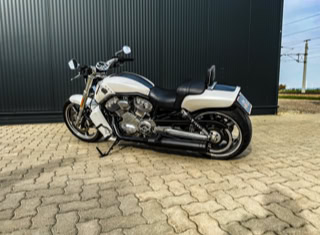 Harley-Davidson V-Rod Muscle Chopper / Cruiser