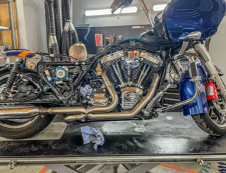 Harley Davidson Road Glide Special Die blaue Elise